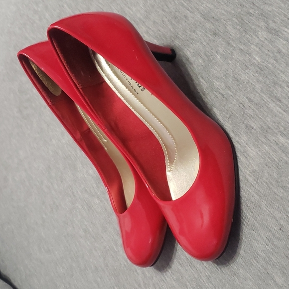 Comfort Plus Cherry Red Patent Leather Heels Pumps
